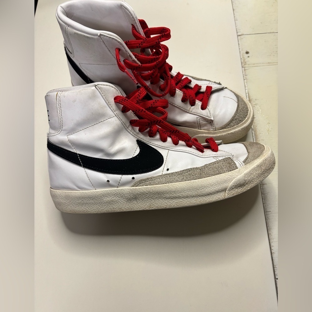Nike Blazer High Top Shoes Mens Size 8 Womens Size 9.5 White Black Varsity Red